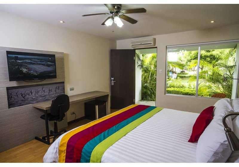 Puerto Azul Hotel Y Club Nautico Chacarita المرافق الصورة